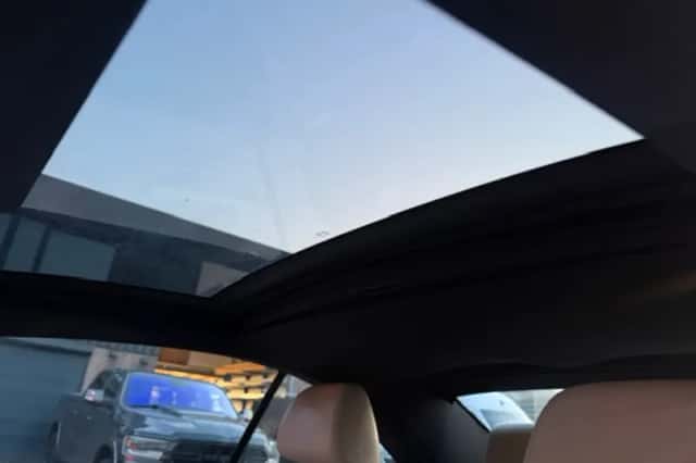 Volkswagen Eos (2010) thumbnail 2