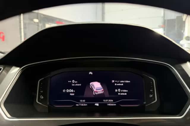 Volkswagen Tiguan (2021) thumbnail 3