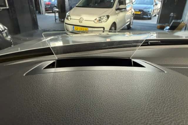 Volkswagen Tiguan (2021) thumbnail 5