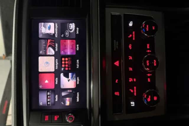 SEAT Leon (2017) thumbnail 4