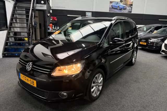 Volkswagen Touran (2014) thumbnail 1