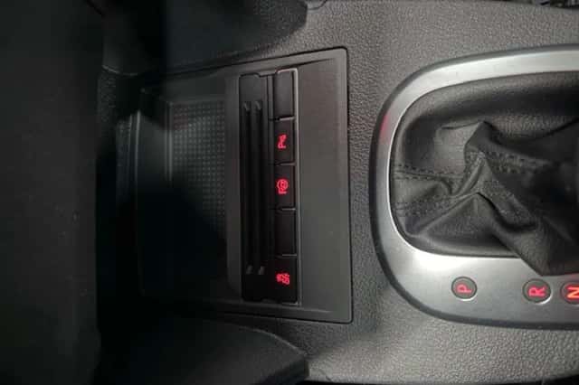 Volkswagen Touran (2014) thumbnail 4