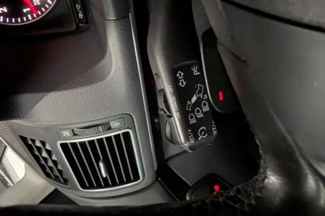 Volkswagen Touran (2014) thumbnail 5