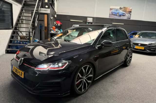 Volkswagen Golf (2018) thumbnail 1