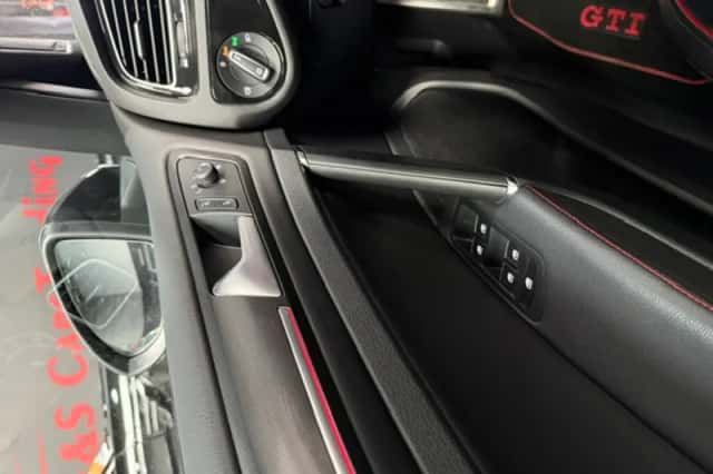 Volkswagen Golf (2018) thumbnail 6