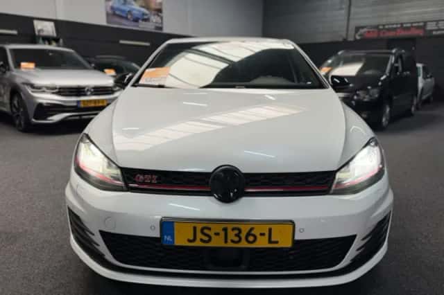 Volkswagen Golf (2014) thumbnail 3