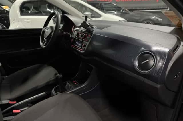 Volkswagen Up! (2016) thumbnail 4
