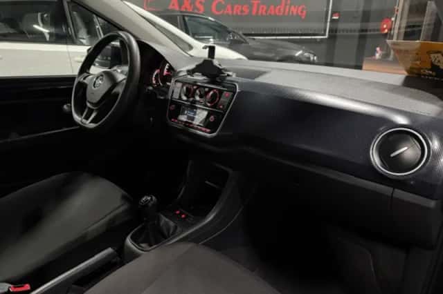 Volkswagen Up! (2016) thumbnail 5