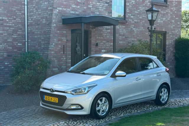 Hyundai i20 (2015) thumbnail 1