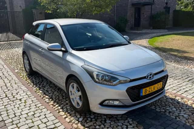Hyundai i20 (2015) thumbnail 2