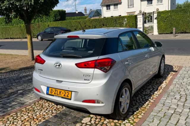 Hyundai i20 (2015) thumbnail 3
