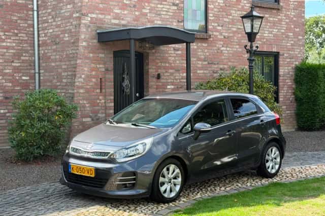 Kia Rio (2017) thumbnail 1