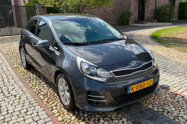 Kia Rio (2017) thumbnail 2