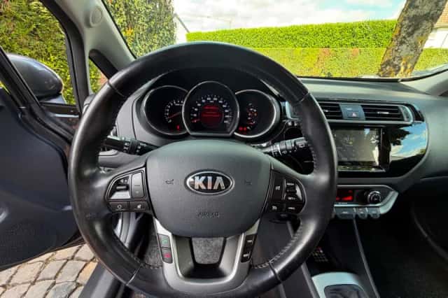Kia Rio (2017) thumbnail 5