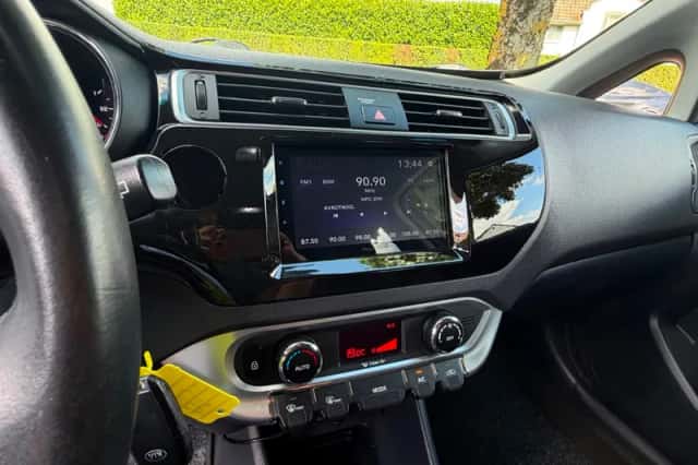 Kia Rio (2017) thumbnail 6