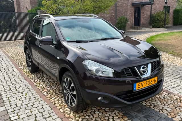 Nissan Qashqai (2012) thumbnail 3