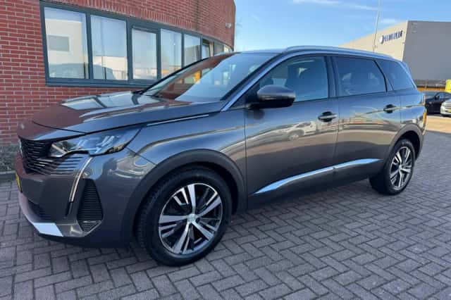 Peugeot 5008 (2021) thumbnail 1