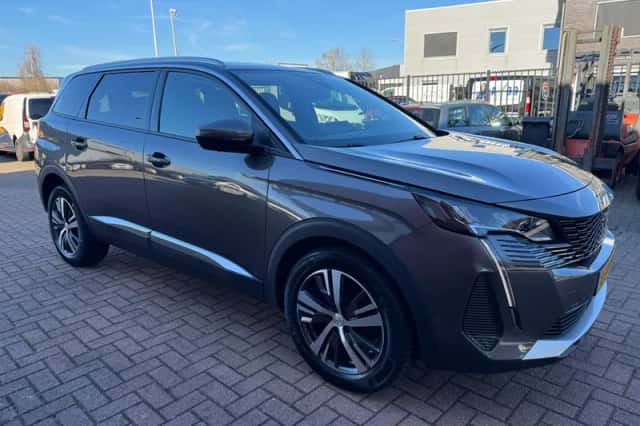 Peugeot 5008 (2021) thumbnail 3