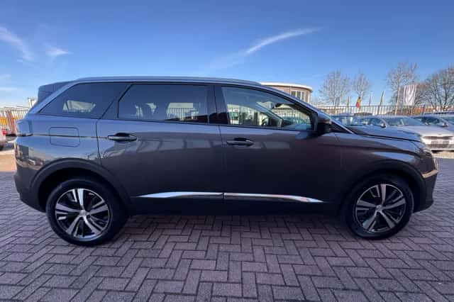 Peugeot 5008 (2021) thumbnail 4