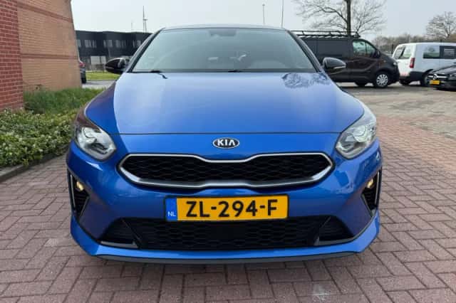 Kia ProCeed (2019) thumbnail 2