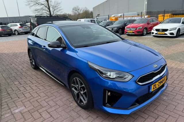 Kia ProCeed (2019) thumbnail 3