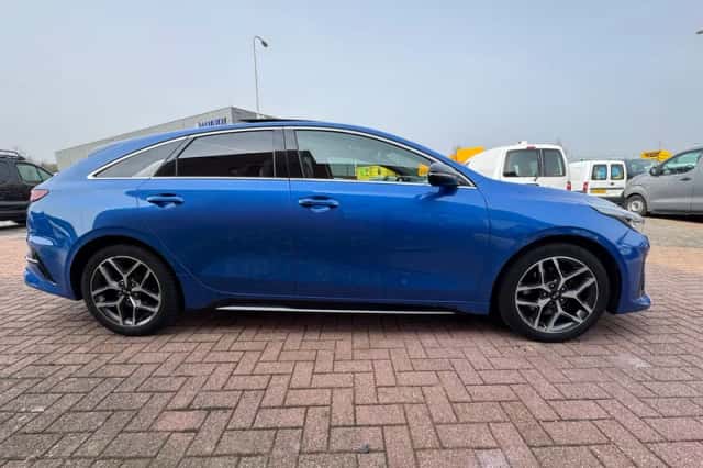 Kia ProCeed (2019) thumbnail 4