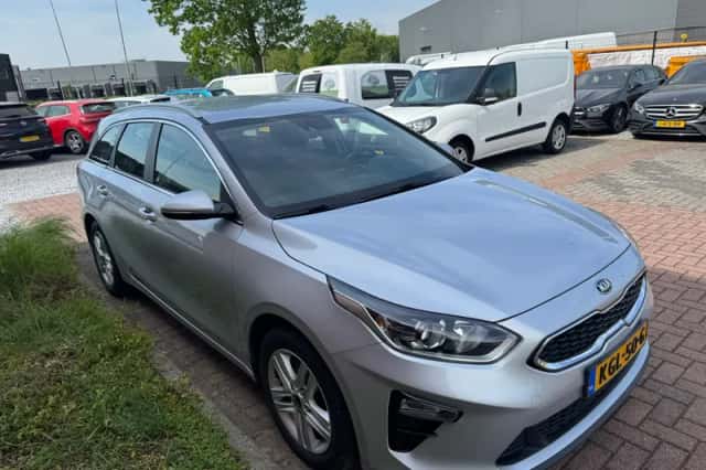 Kia Ceed (2019) thumbnail 3