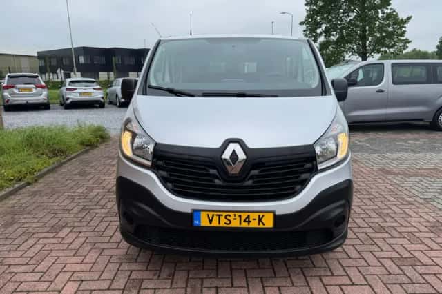 Renault Trafic (2016) thumbnail 2