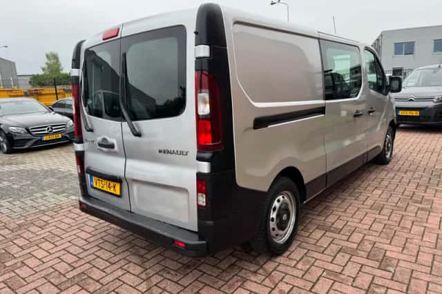 Renault Trafic (2016) thumbnail 5