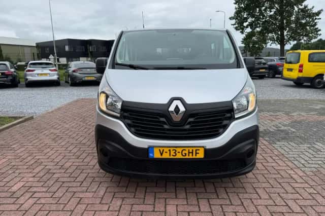 Renault Trafic (2016) thumbnail 2