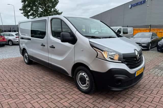 Renault Trafic (2016) thumbnail 3