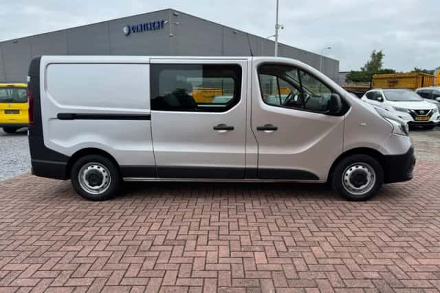 Renault Trafic (2016) thumbnail 4