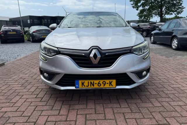 Renault Mégane (2019) thumbnail 2