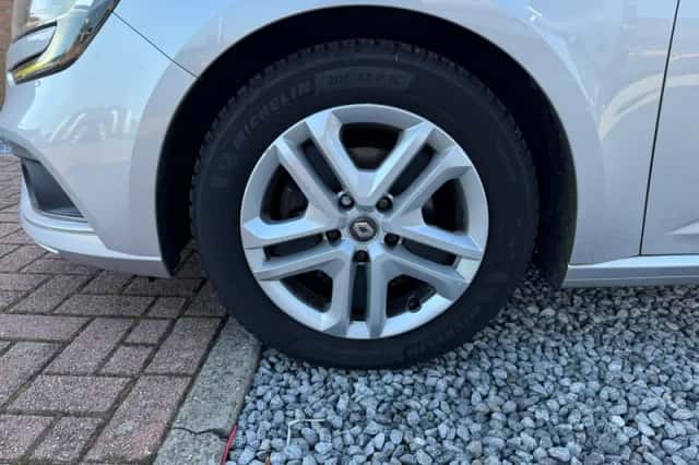 Renault Mégane (2019) thumbnail 3