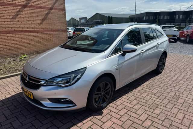 Opel Astra (2018) thumbnail 1