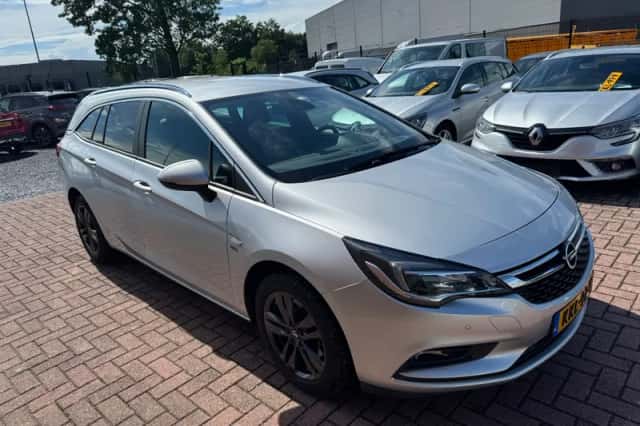 Opel Astra (2018) thumbnail 3