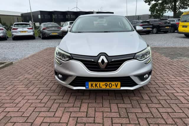 Renault Mégane (2018) thumbnail 2