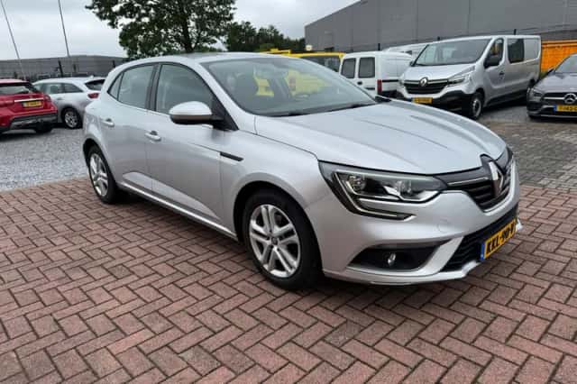 Renault Mégane (2018) thumbnail 3