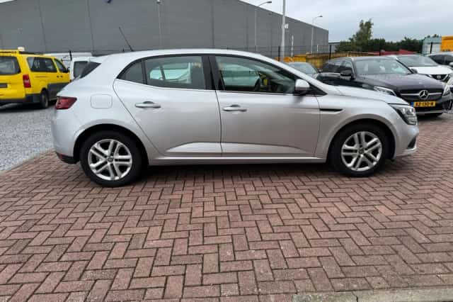 Renault Mégane (2018) thumbnail 4