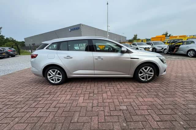 Renault Mégane (2019) thumbnail 4