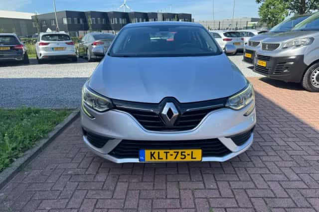 Renault Mégane (2019) thumbnail 2