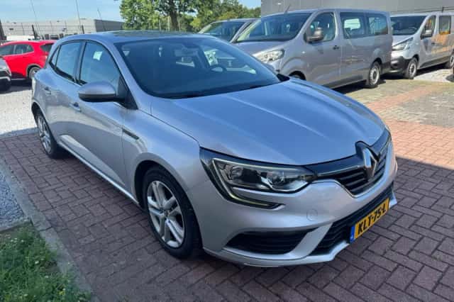 Renault Mégane (2019) thumbnail 3