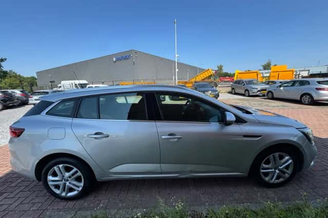 Renault Mégane (2017) thumbnail 4