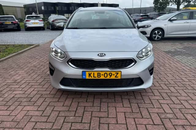 Kia Ceed (2019) thumbnail 2
