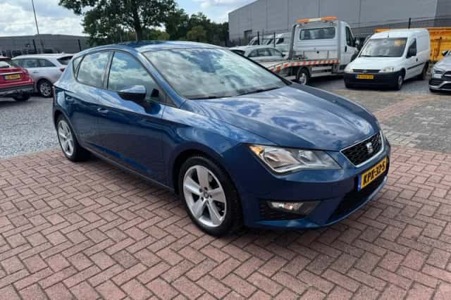 SEAT Leon (2015) thumbnail 3