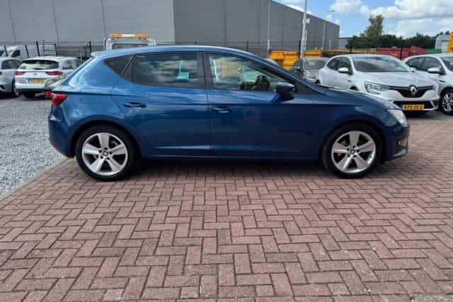 SEAT Leon (2015) thumbnail 4