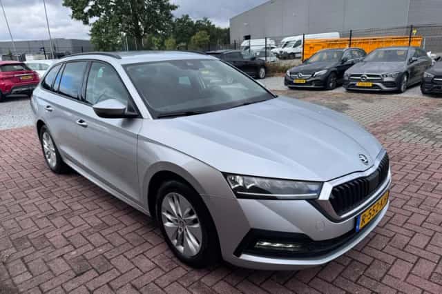 Škoda Octavia (2022) thumbnail 3