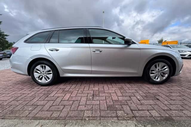 Škoda Octavia (2022) thumbnail 4