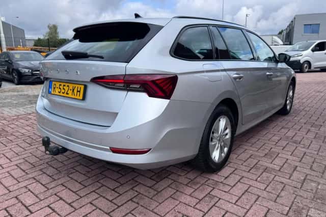 Škoda Octavia (2022) thumbnail 5