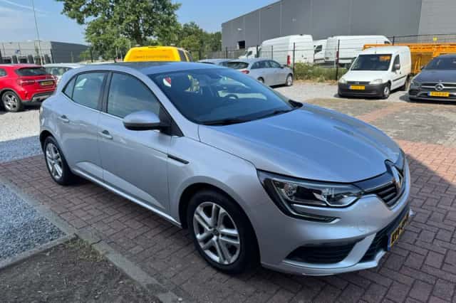 Renault Mégane (2019) thumbnail 3